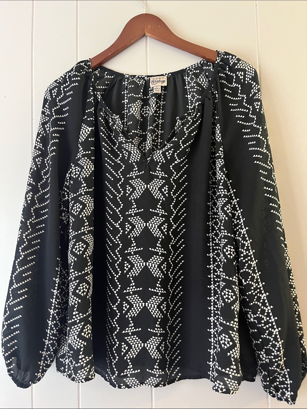 Como Vintage Black and White Printed Peasant Blouse
